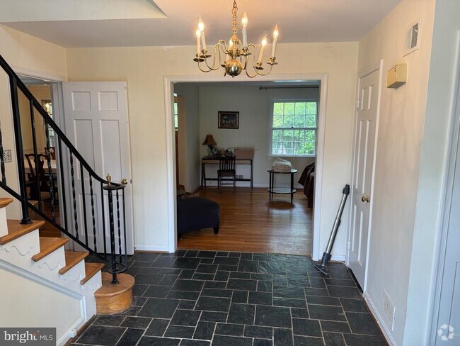 Building Photo - 1409 Kingston Ave Rental