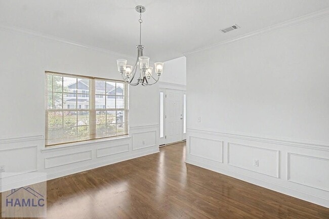 Photo - 390 Fairview Cir