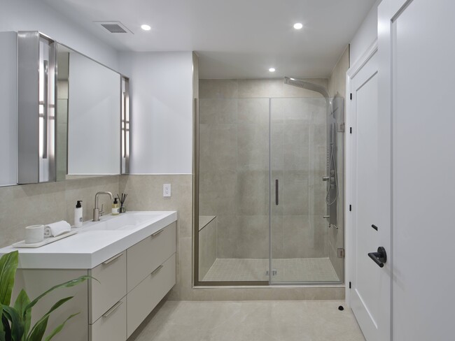 Photo - One Thousand One