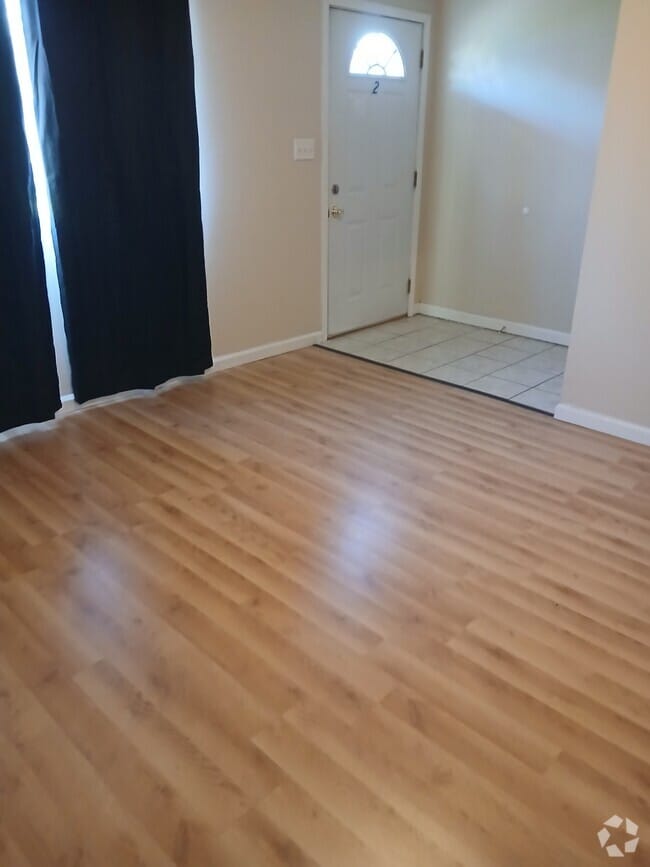 Building Photo - 510 S Poplar St Rental