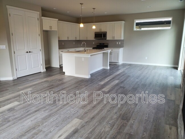 Photo - 7605 61st Dr NE