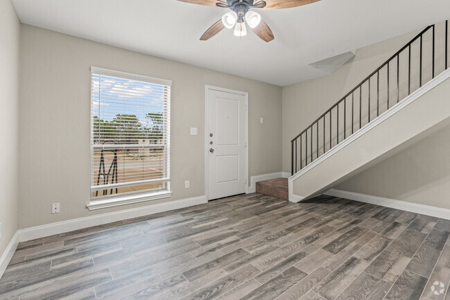1BR, 1BA - 640SF - Living Room