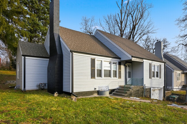 Building Photo - 4677 N 60th St