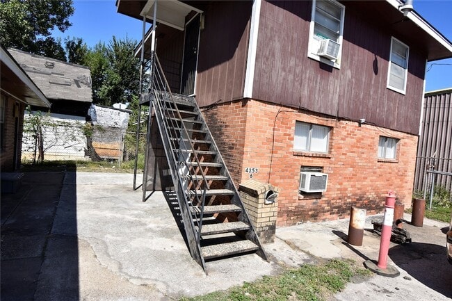 Building Photo - 4353 Brinkley St Unit 7