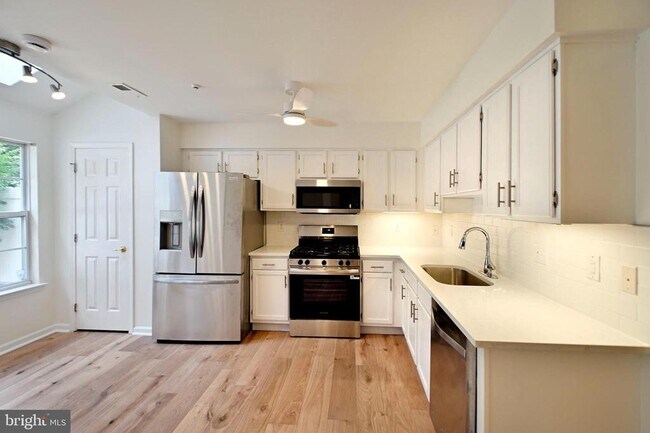 Photo - 302 Weston Ln