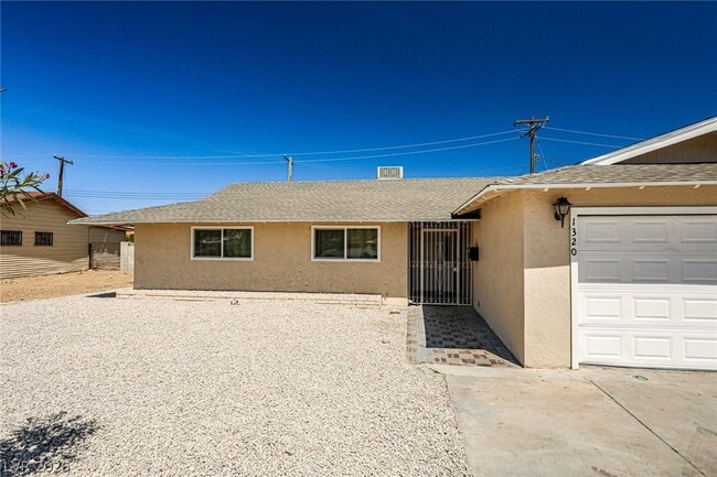 Photo - 1320 Robin St