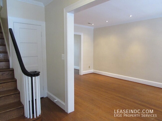 Photo - 2215 39th St NW
