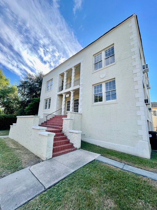 Building Photo - 2bd/1ba Conveniently Next to Loyola and Tu... Unit B