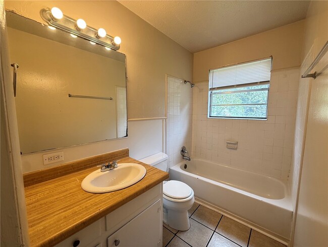Photo - 2205 Dogwood Pl