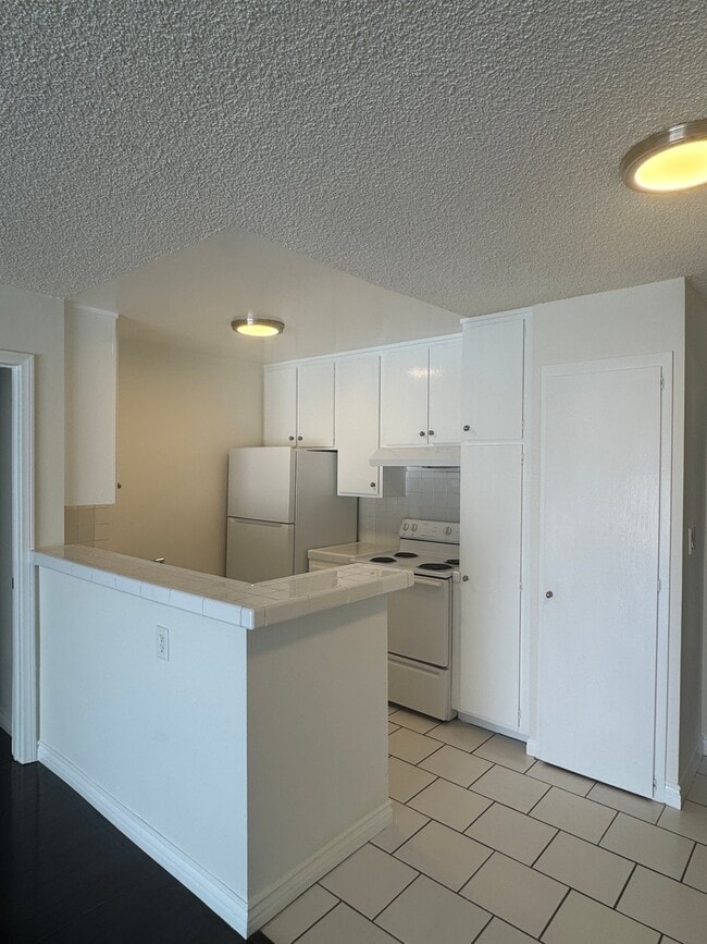 2414 S Barrington Ave Unit 102