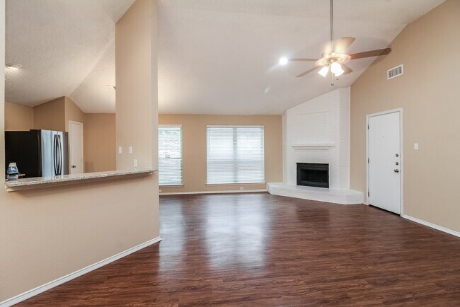 Photo - 405 Lemon Dr