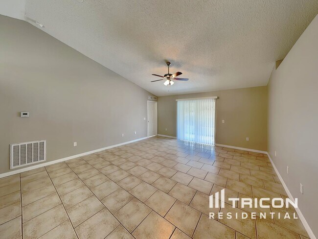 Photo - 521 Cloudcroft Dr House