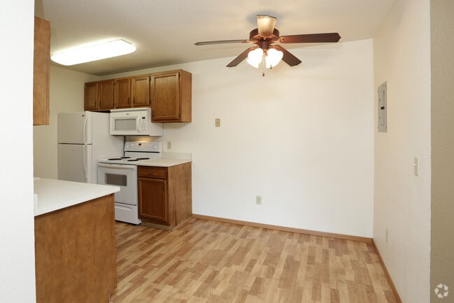 Dining Room - Bridgewood Estates