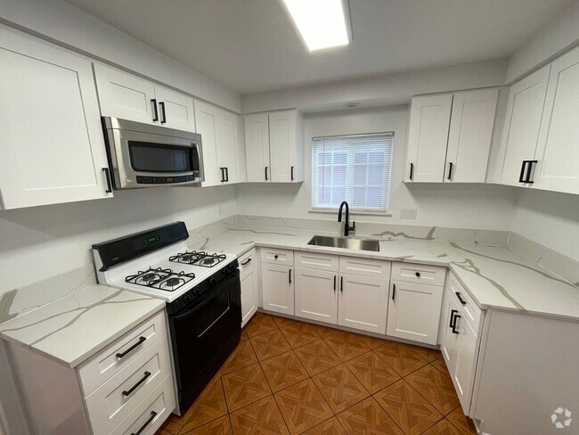 Building Photo - 437 W 11th St Unit 2 Rental
