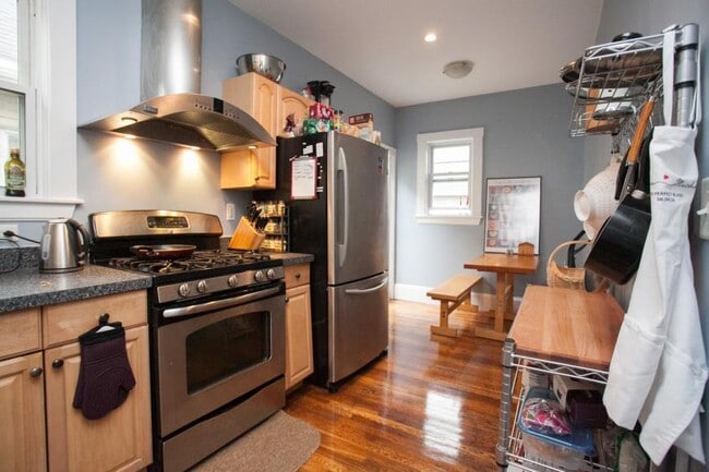 Building Photo - 4.0 bedroom in Somerville Massachusetts 02144 Unit U3 Rental