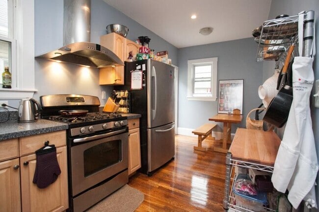 Building Photo - 4.0 bedroom in Somerville Massachusetts 02144 Unit U3 Rental