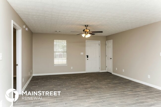 305 Barr Cir