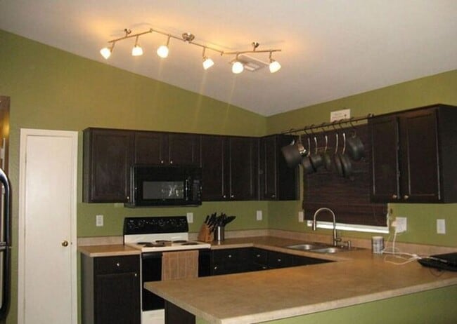 Photo - 4 Bedroom, 2 Bath Available NOW!!