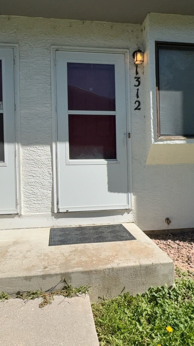 Building Photo - 2 bedroom townhome - Soaring Eagle