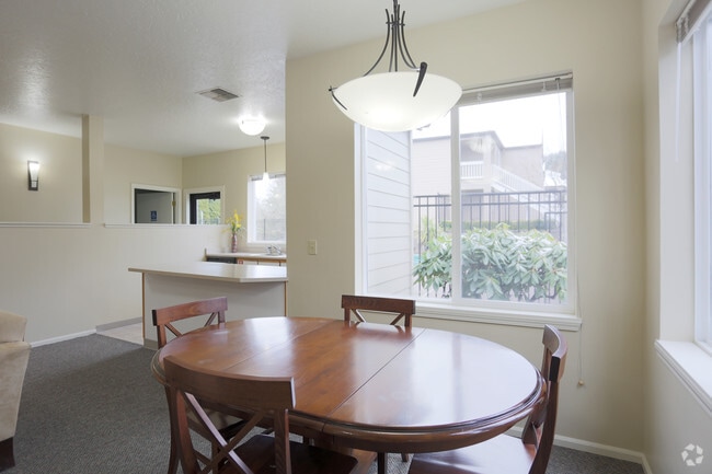 Clubhouse - Briar Ridge Apartments