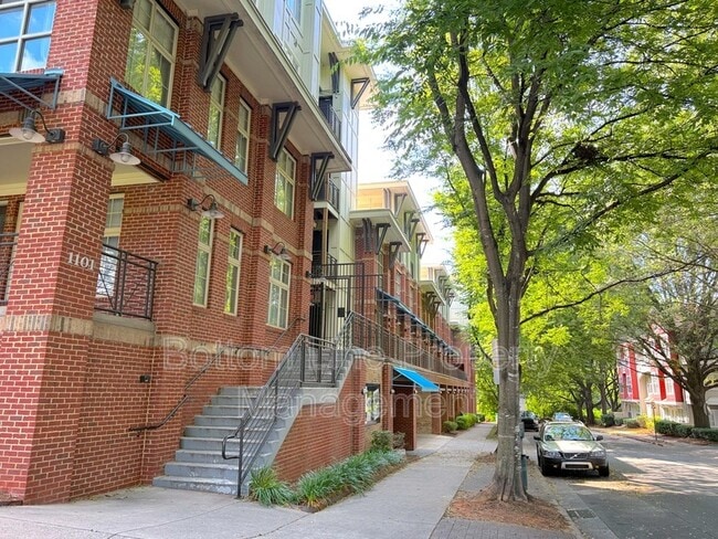 Building Photo - 1101 W 1st St Unit 105