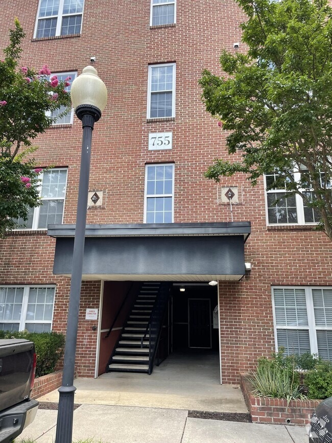 Building Photo - 755-72B Walker Square Rental