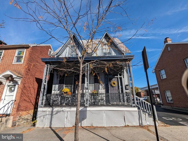 Photo - 115 Chambersburg St House