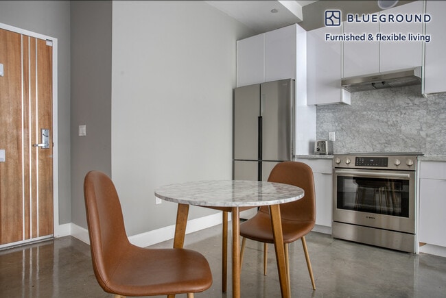 Photo - 354 S Spring St Unidad FL2-ID1205