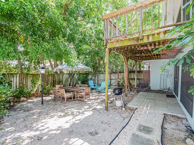 Photo - 925 Coquina Ln