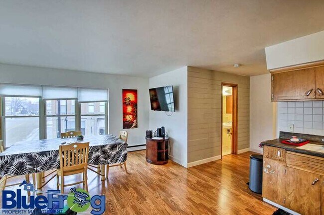 Photo - 107 E 2nd St Unit 4