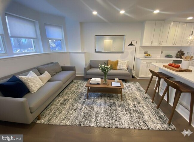 Photo - 1820 Clydesdale Pl NW Unit 6