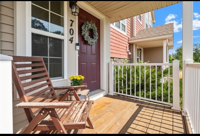 Photo - 704 Village Dr