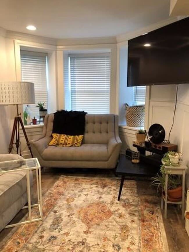 Photo - 1719 N Maplewood Ave Unit 1719 N Maplewood Ave #G