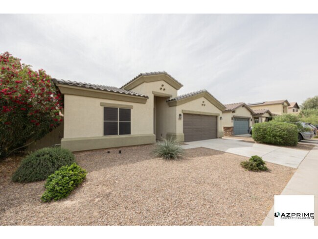 Photo - Beautiful Maricopa 3/2 House - Space, Style &amp; Convenience!