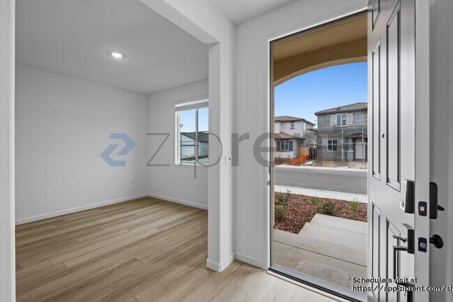 Photo - 2494 Zellerbach St