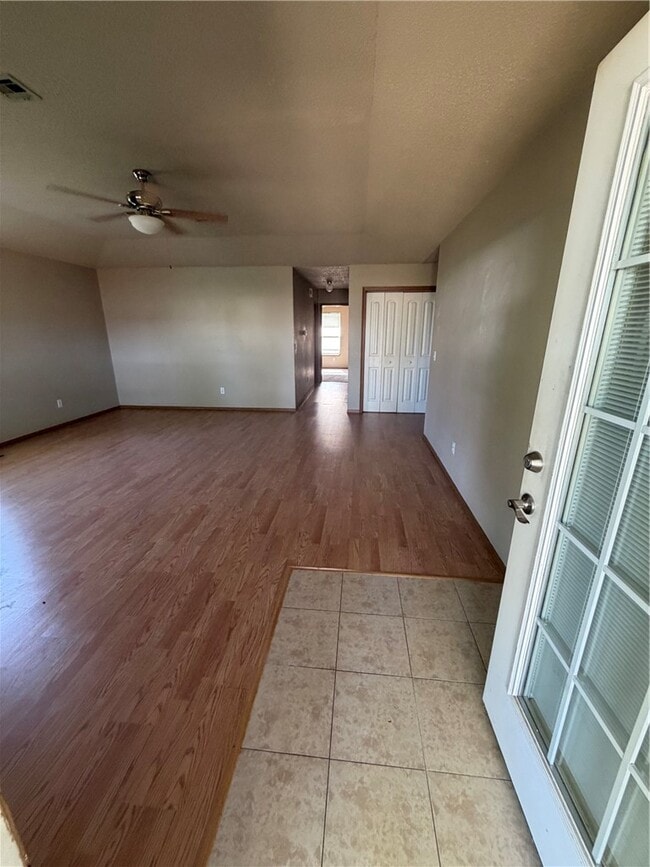 Photo - 2105 Oakwood Ave