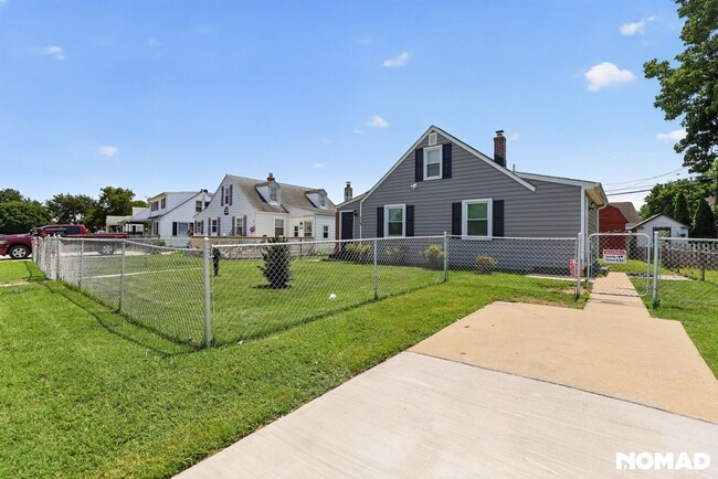 Photo - 8217 Cornwall Rd