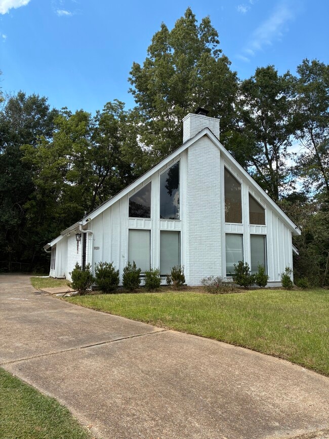 Building Photo - 3829 Northview Dr Rental