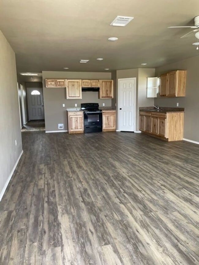 Photo - Super cute, 3 bedroom home. Outskirts of town