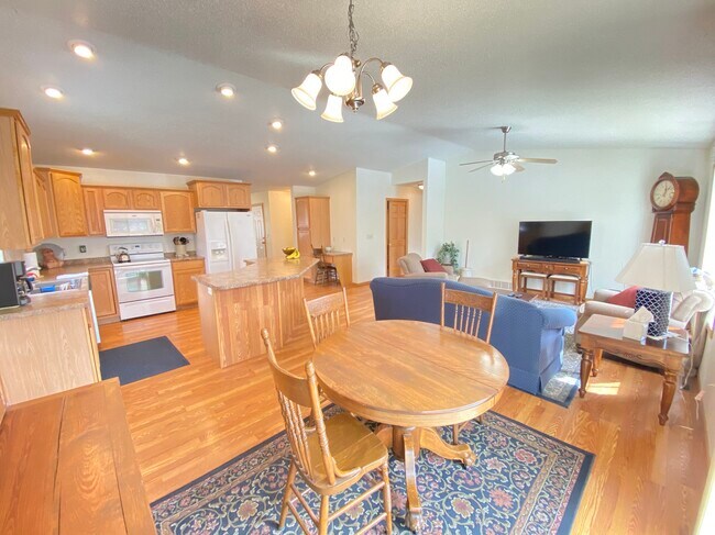 Photo - 2028 Crooked Ave