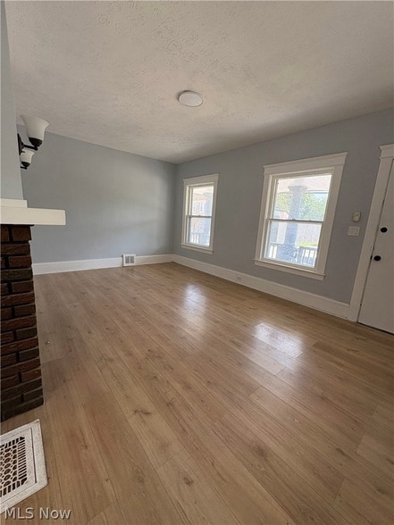 Photo - 946 E 79th St Unidad 1