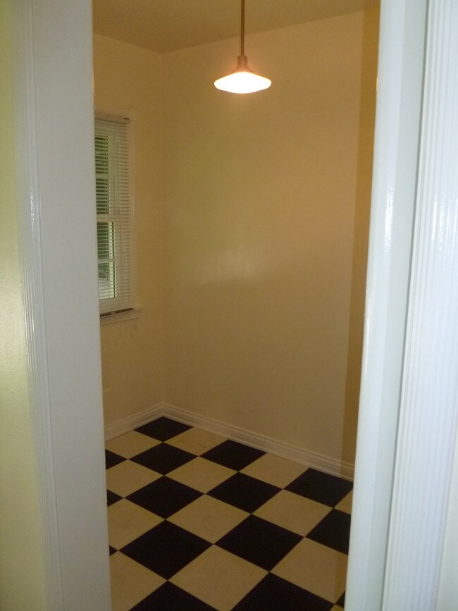 Kitchen eating area - 1301 Devon Avenue, Westwood