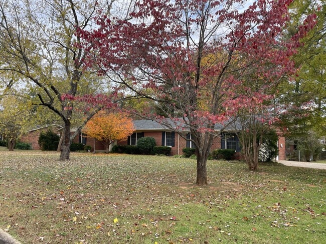 Photo - Large Family Home!!