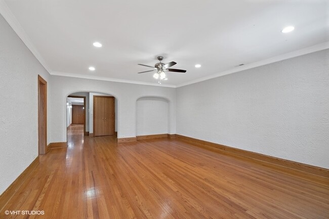 Photo - 2717 W Argyle St Unidad 2