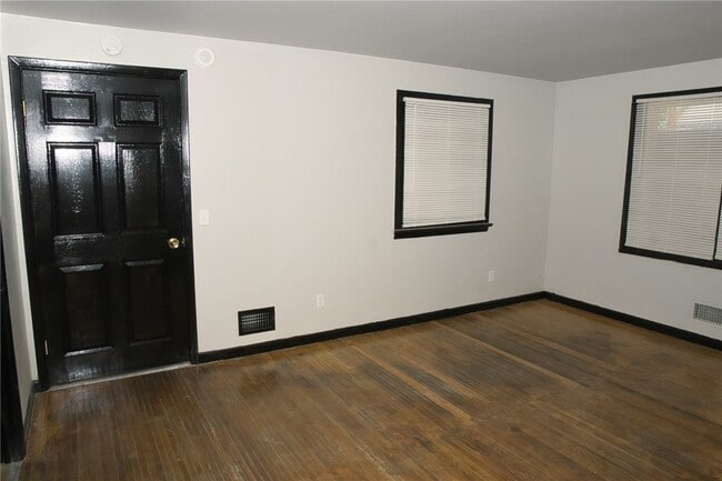 Photo - 463 Remington St