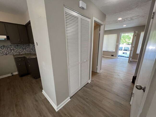 Photo - 9412 Mt Auburn Ave