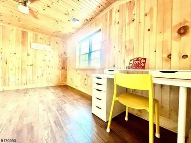 Photo - 487 Walker Ave Unidad Rm 2