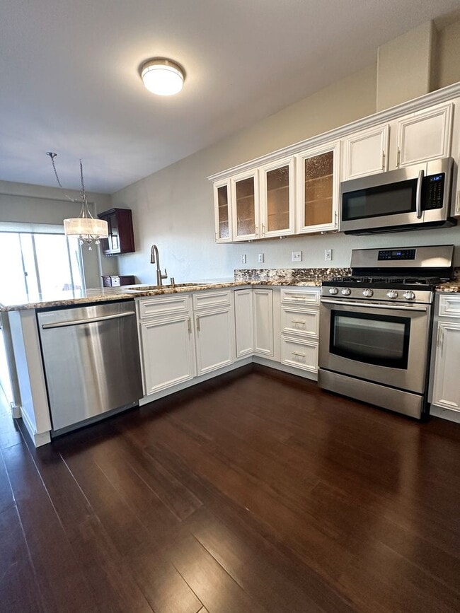 Photo - Beautiful Duplex, High End Finishes with LAKE FRONT VIEWS!