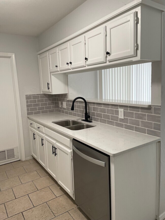 Photo - 3904 Clarke Ave