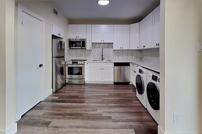 Photo - 2100 Tanglewilde St Unit 747